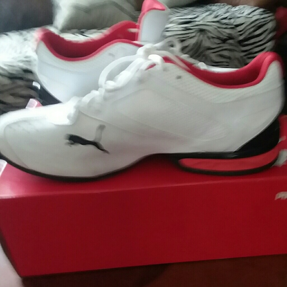 🎀🎊 Mens she 13 PUMAS🎊🎀SOLD